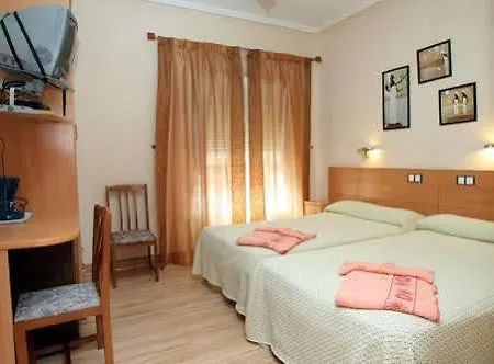 Πανσιόν De La Torre Economico 3*
